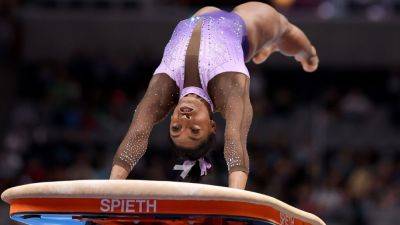 Simone Biles surges to lead at U.S. gymnastics championships - ESPN