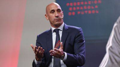 FIFA suspends Rubiales from football after unsolicited kiss - ESPN