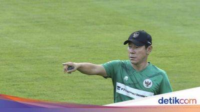 Viral Momen Shin Tae-yong Ngomel ke Wasit di Final Piala AFF U-23