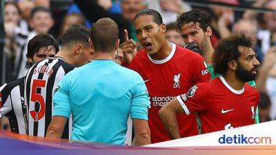 Trent Blunder, Van Dijk Kartu Merah, Liverpool Tertinggal 0-1 dari Newcastle