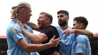 Sheffield United - Julian Alvarez - John Egan - Juanma Lillo - Watch: Manchester City Fan Invades Pitch, Celebrates Goal With Erling Haaland - sports.ndtv.com - Britain - Norway