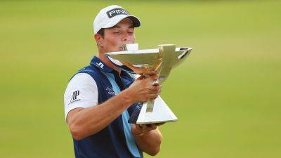 Viktor Hovland secures PGA Tour's FedEx Cup after winning Tour Championship by 5 strokes