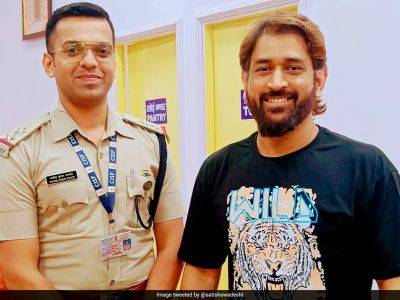 Indian Cricket Team Great MS Dhoni's Gesture At Ranchi Airport Gives CISF Officer 'Goosebumps'
