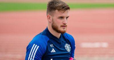 Manchester United youngster Dermot Mee signs new deal