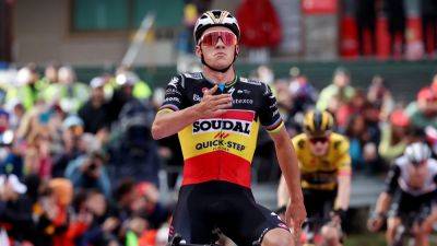 Remco Evenepoel wins Vuelta stage three to take red jersey, Dunbar 42nd