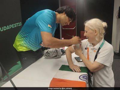 Neeraj Chopra Asked By Lady For Autograph On India Flag. World Champion Refused And Said This