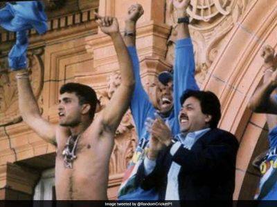 Sourav Ganguly - Virender Sehwag - Just Virender Sehwag Things: Sourav Ganguly Celebrated Shirtless To Get "Undergarments Endorsement Deal" - sports.ndtv.com - India