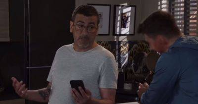 Coronation Street fans say 'can I ask' as they're distracted by Peter Barlow
