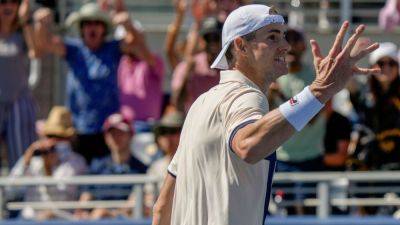 Andy Murray - John Isner - Star - Michael Mmoh ends John Isner's career with 5-set win at US Open - ESPN - espn.com - Usa - Georgia - New York