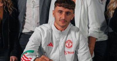 Manchester United youngster James Nolan signs first professional contract