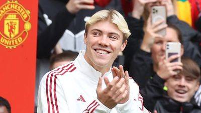 Man United confirmer signing of striker Rasmus Hojlund