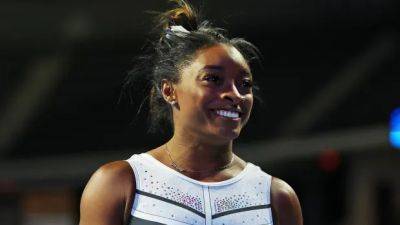 Simone Biles - Jonathan Owens - Simone Biles dazzles in 1st competition since Tokyo Olympics, winning U.S. Classic - cbc.ca