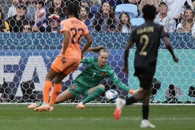 Keira Walsh - Jill Roord - Daphne van Domselaar stands tall as Netherlands advance to Women's World Cup last eight - thenationalnews.com - Netherlands - Spain - South Africa