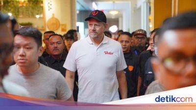 Peter Schmeichel Sapa Fans di Indonesia