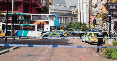 'A miracle nobody more seriously hurt': Chaotic scenes as people rush to help after double-decker bus crash in city centre - manchestereveningnews.co.uk