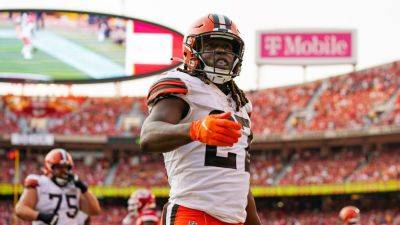 Alvin Kamara - Nick Chubb - Sources - Saints expected to sign Kareem Hunt, Anthony Barr - ESPN - espn.com - county Brown - county Cleveland - state Minnesota - county Allen