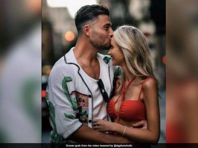Marcus Stoinis - Watch: Photographer Fails To Recognise Australia World Champion Cricketer Marcus Stoinis In New York. Then This Happens - sports.ndtv.com - Usa - Australia - South Africa - New York - India