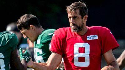 Jets sense frustration from Aaron Rodgers, offense after spotty practice - ESPN