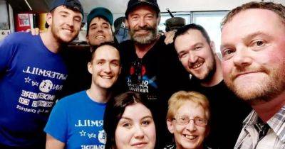 Hugh Jackman pops into Lake District pub for a pint and a kebab - manchestereveningnews.co.uk
