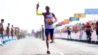 Mo Farah - Mo Farah finishes 4th in final competitive race of career - ESPN - espn.com - Britain - Ethiopia - Somalia