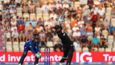 Livingstone shines as England beat New Zealand in rain-hit second ODI