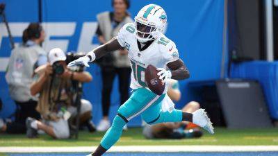 Justin Herbert - Tyreek Hill's monster day leads Dolphins over Chargers in thrilling shootout win - foxnews.com - Los Angeles