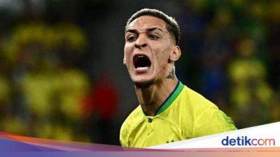 Sudah Seharusnya Antony Berhenti Bermain Dulu di MU