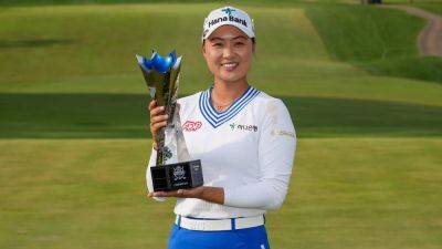 Minjee Lee edges out Charlie Hull in play-off to win Kroger Queen City Championship