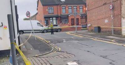 BREAKING: Police tape off Greater Manchester streets with huge cordon in place - latest updates - manchestereveningnews.co.uk