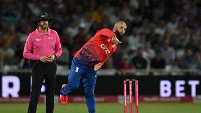 James Anderson - Jos Buttler - Graeme Swann - Moeen Ali - Trent Boult - Daryl Mitchell - Devon Conway - Matt Henry - Tim Southee - Will Young - Sam Curran - Finn Allen - Moeen Ali Becomes Third England Spinner To Take 100 ODI Wickets - sports.ndtv.com - New Zealand - county Southampton - county Mitchell