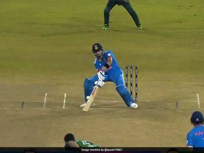 Watch: Virat Kohli Takes Leaf Out Of AB De Villiers' Playbook, Plays Audacious Shot Against Pakistan