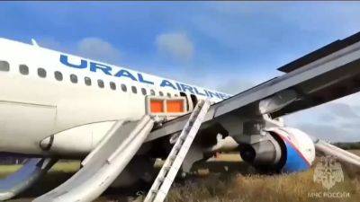 Ural Airlines airbus with 159 passengers onboard lands in a field in Siberia - euronews.com - Russia - Ukraine