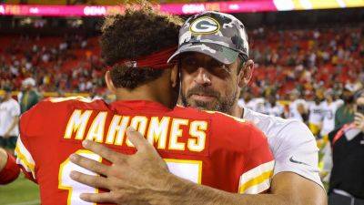 Patrick Mahomes' well-intended post for Aaron Rodgers takes on new meaning because of missing punctuation