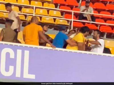 Rohit Sharma - Asia Cup - Kuldeep Yadav - Viral Video: Fans Indulge In Ugly Spat, Fist-Fight Post India vs Sri Lanka Asia Cup Match - sports.ndtv.com - India - Sri Lanka