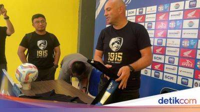 Miris! Pelatih PSM Lelang Baju dan Trofi demi Bayar Gaji Staf - sport.detik.com - Portugal