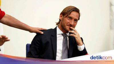 Jawaban Totti Saat Diminta Mourinho Balik ke Roma