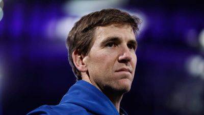 Giants great Eli Manning takes surprising stance on artificial turf following Aaron Rodgers’ injury