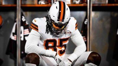 NFL Week 2 uniforms: Patriots throw it back, Browns go all-white - ESPN - espn.com - Jersey - county Orange - county Bay