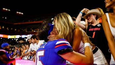 Florida's Graham Mertz shares smooch with Miss Wisconsin girlfriend after massive win over Tennessee - foxnews.com - Usa - state Tennessee - state Wisconsin - state Colorado