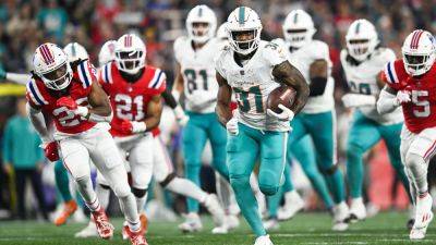 Raheem Mostert runs for touchdown double as Miami Dolphins hold on for win