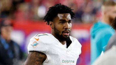 Dolphins WR Jaylen Waddle in concussion protocol after hit - ESPN