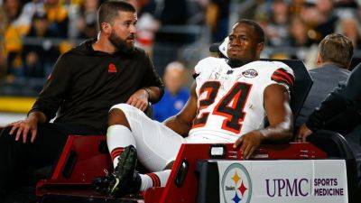 Browns RB Nick Chubb carted off after knee injury - ESPN