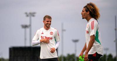 Two Manchester United players return to training but two teammates train individually