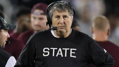Andy Lyons - Mississippi State honors Mike Leach in first home game since his death - foxnews.com - county Lexington - state Mississippi - state Illinois