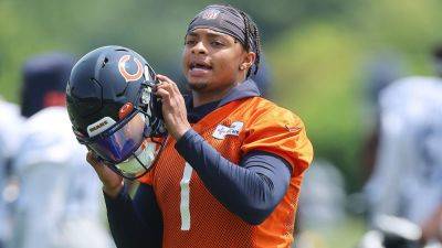Michael Reaves - Matt Eberflus - Bears' Justin Fields walks back criticism aimed at coaches: 'I'm not blaming anything on the coaches' - foxnews.com - county Bay
