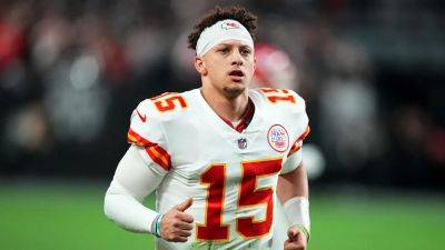 2-time Super Bowl champ Patrick Mahomes offers Justin Fields advice amid Bears QB's early season struggles