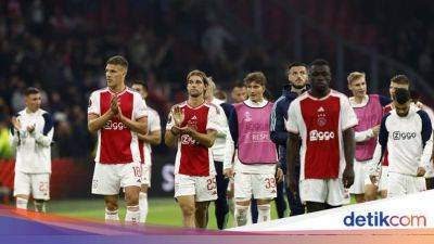 Ajax Amsterdam - Fans Rusuh, Laga Ajax Vs Feyenoord Dihentikan - sport.detik.com