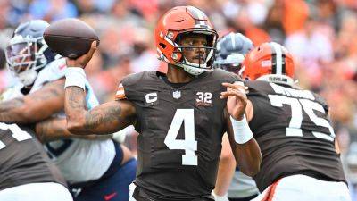 Deshaun Watson - Nick Cammett - Diamond Images - Getty Images - Nick Chubb - Browns' Deshaun Watson throws pass backward in awful blunder - foxnews.com - county Brown - county Cleveland - state Tennessee - state Ohio