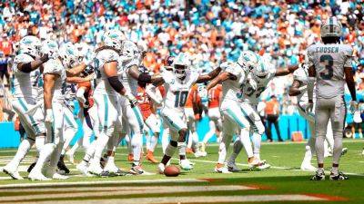 Miami Dolphins score 70 points vs. Broncos in record day - ESPN