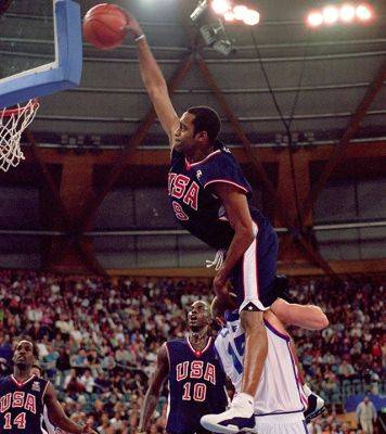 This day in sports history: Vince Carter throws down dunk heard around the world - foxnews.com - France - Usa - Australia - county Day - New Zealand - county Park